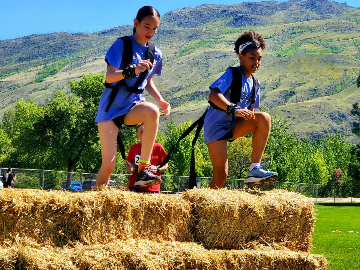 Kids tethered together on a Zulu Challenge obstacle